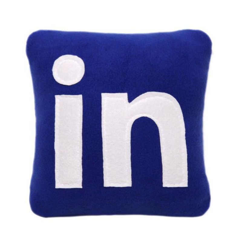Bantal sofa dekorasi linkedin biru