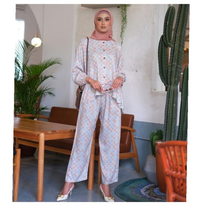 one set by dear kinara