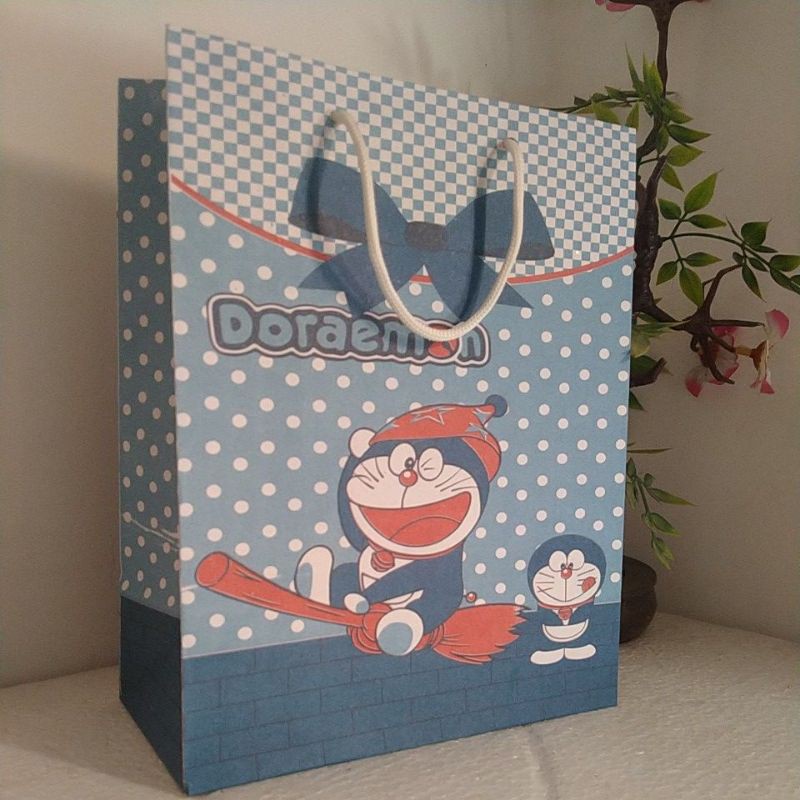 Paper bag /tas kertas ulang tahun bingkisan Snack DORAEMON