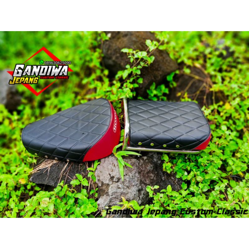 jok pisah benik Honda C70 Honda c50 warna hitam merah - jok pispot benik Honda C70 Honda c50 merah