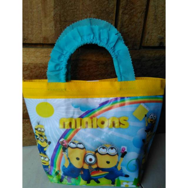 

TAS JINJING PEGANGAN RENDA KARAKTER MINIONS | TAS SOUVERNIR ULTAH | TAS KADO | TERBARU | TERMURAH