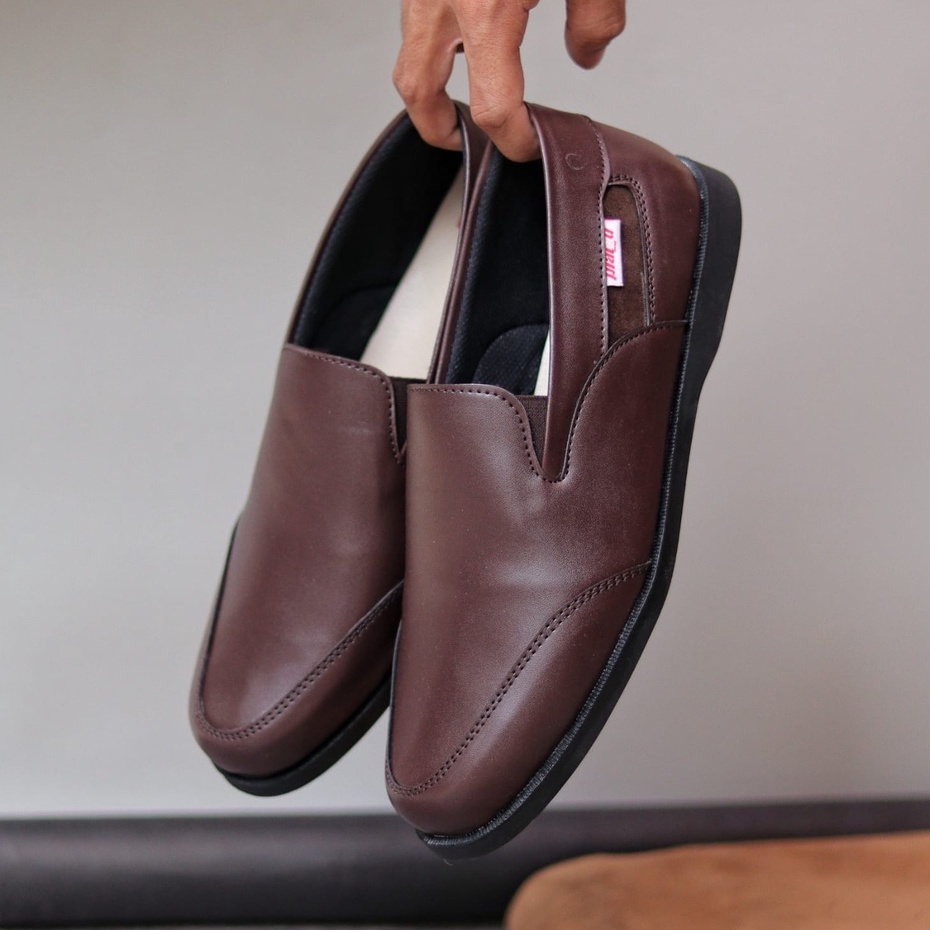 MOLK Sepatu Kasual Formal Pria Kulit Sintetik Pantofel Kerja Kantor Kuliah