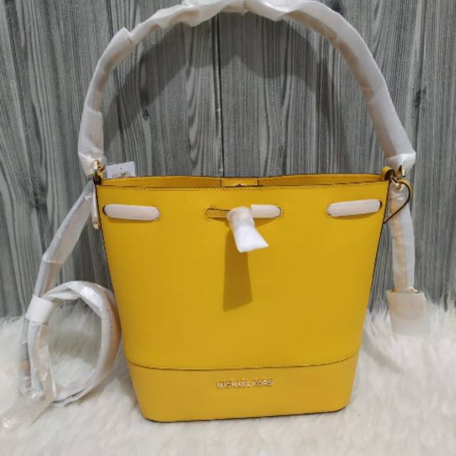 michael kors yellow bucket bag