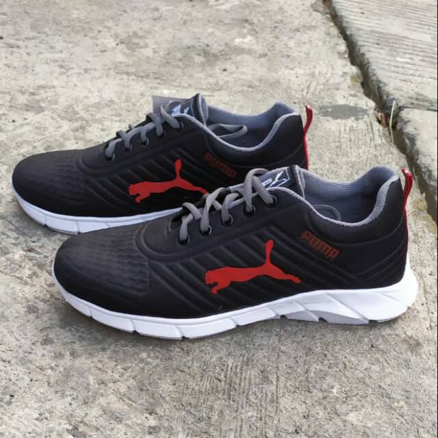 Sepatu running puma hitam