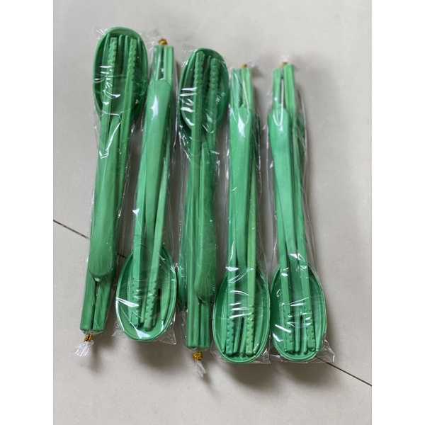 Gelas Minum Plastik _Piring Makan Bulat Plastik _Mangkok Makan Bulat Bakso Plastik_Sendok Makan Plastik_Terlaris Termurah Berkualitas ( 1pcs ) claris-Sendok 1 set hijau