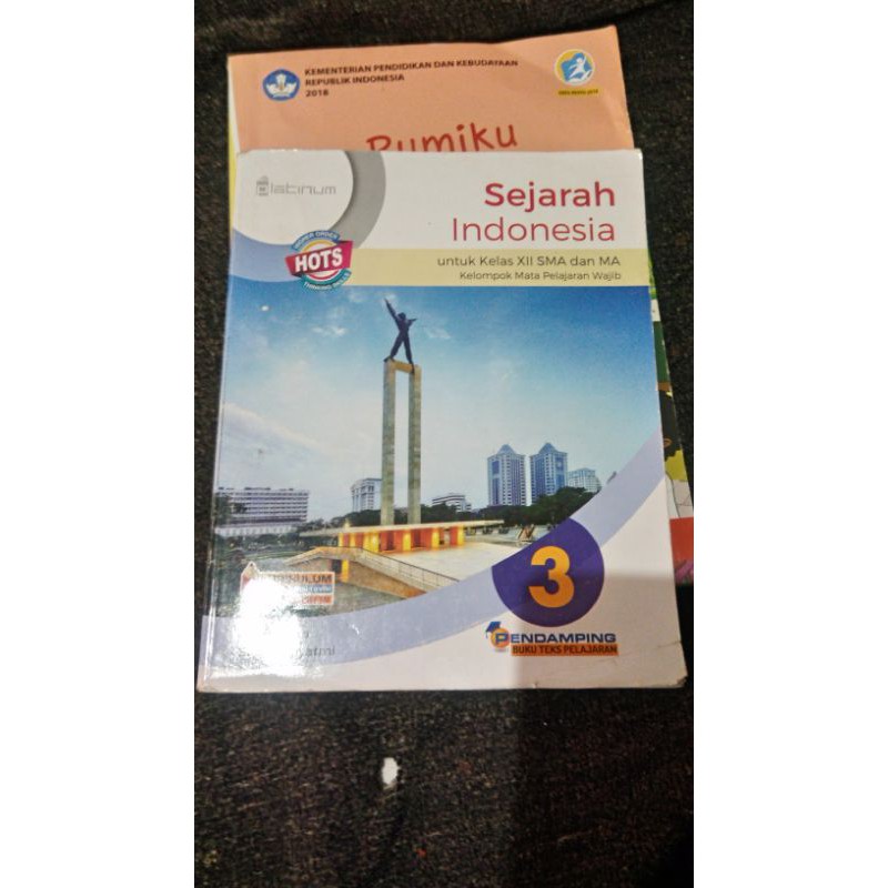 SEJARAH INDONESIA WAJIB KELAS 12 PLATINUM