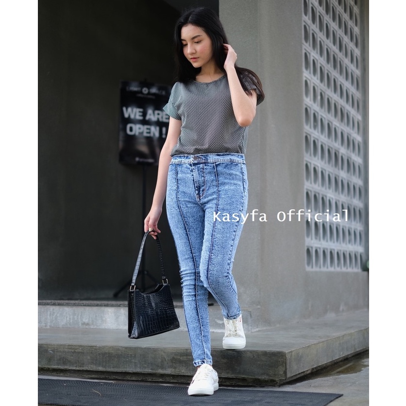 SNOWLY HIGHWAIST SNOW TULANG JEANS WANITA