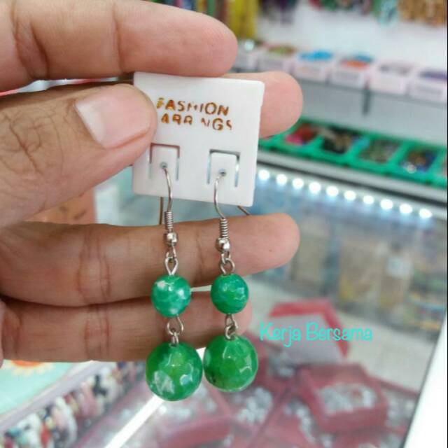 Anting batu giok cutting