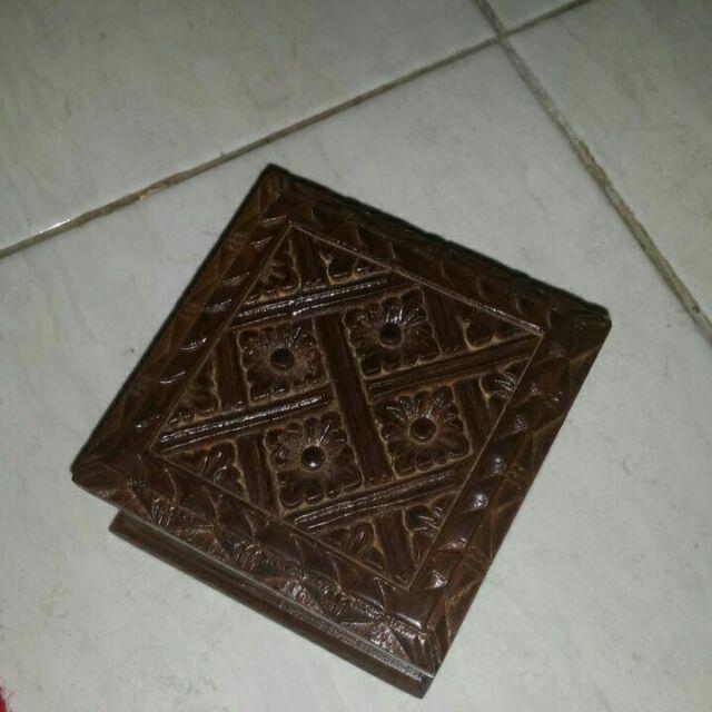 Kotak Tempat Perhiasan Gelang Kalung Kayu Jati Berukir<br />uk 10 X 10 X 5 Cm