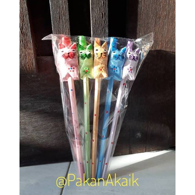

Pensil kayu kucing