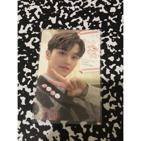 PC SELCA SEASON GREETING 2022 / SG22 NCT 127 SET