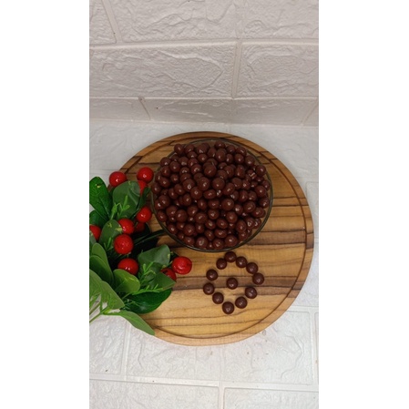 

bola coklat biskuit
