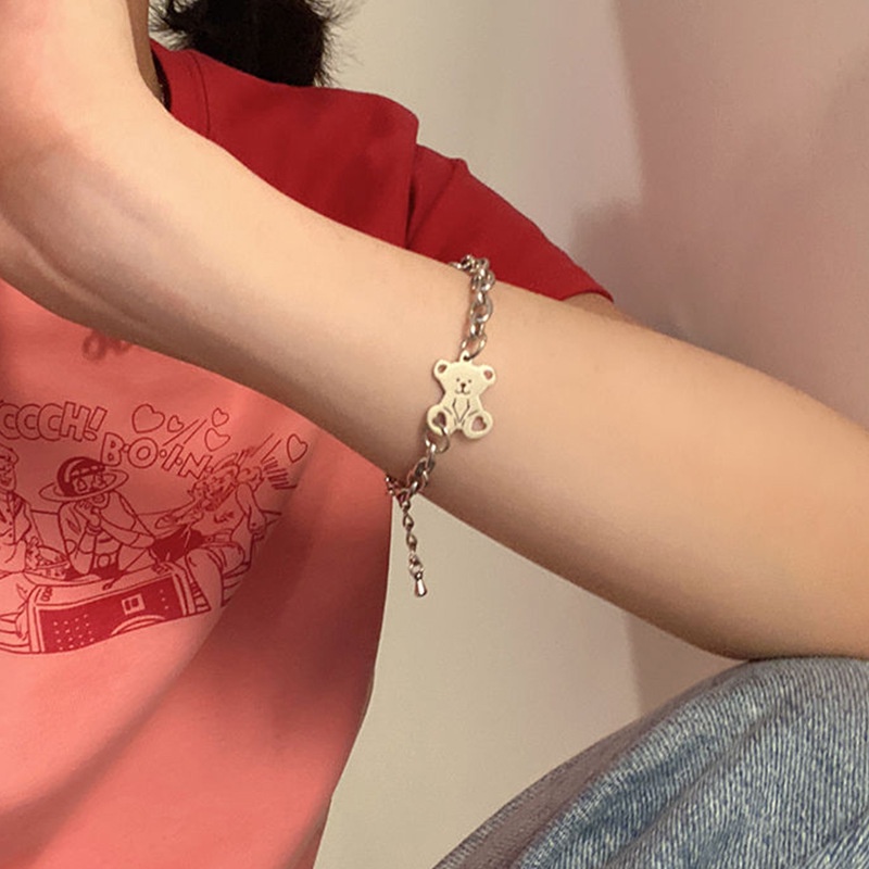 Gelang Rantai Bahan Titanium Steel Warna Silver Dengan Liontin Beruang Untuk Wanita