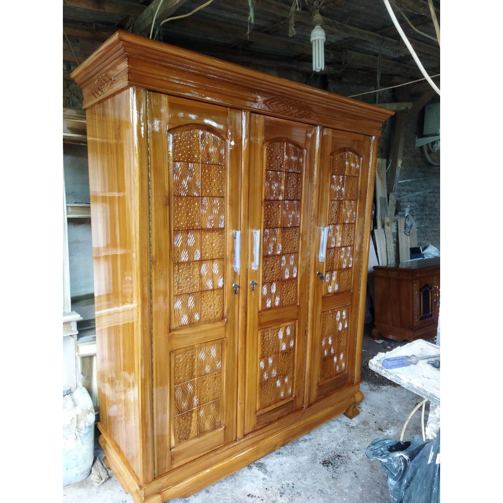 Lemari pakaian kayu jati 3 pintu