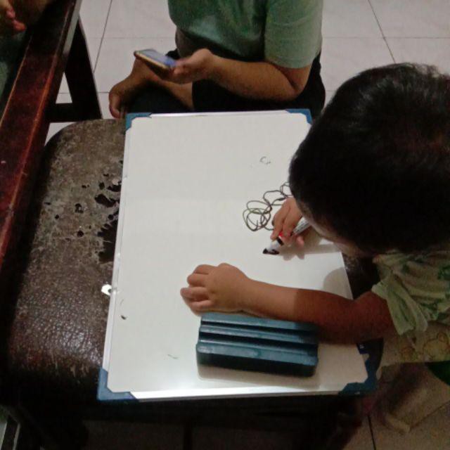 Papan tulis anak/ whiteboard anak anak