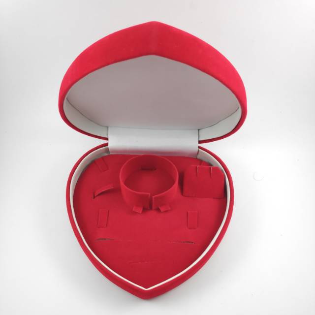 Kotak Set Perhiasan Cincin, Kalung, Liontin HATI Beludru Besar.