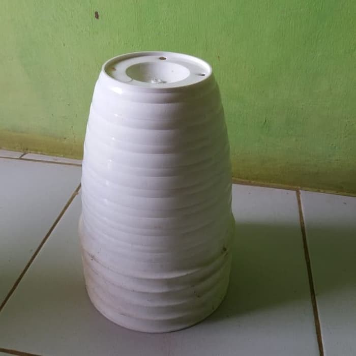 pot tawon putih pot bunga