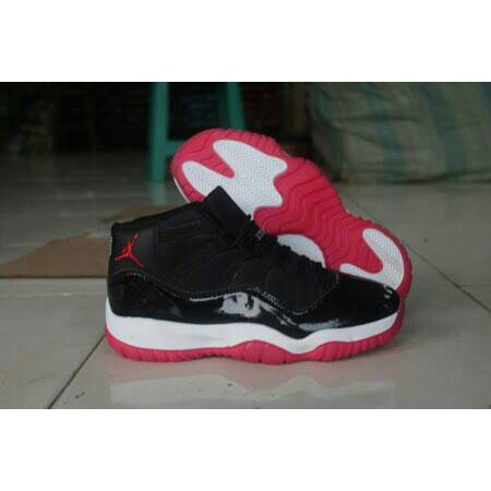 Sepatu Basket KuliahSEPATU BASKET PRIA AIR JORDAN HITAM  MERAH