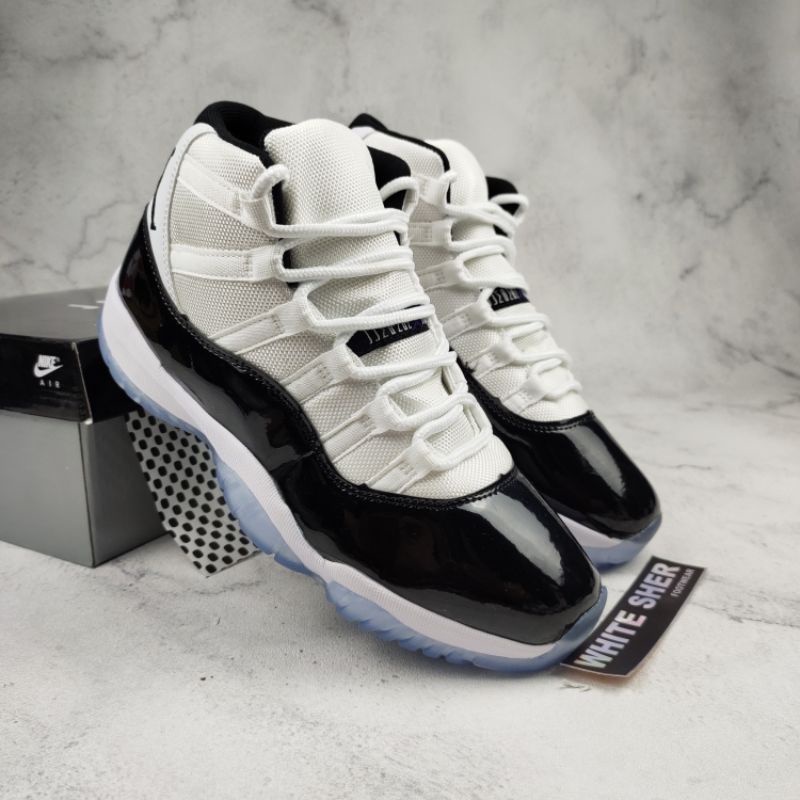 solid black jordan 11