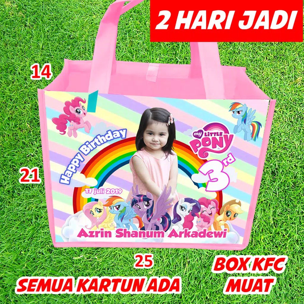 

Tas Ultah Anak Custom UK 25 x 20 x 13 cm / muat box KFC / bahan tebal tidak mudah sobek