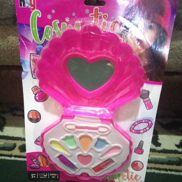 Mainan kosmetik anak