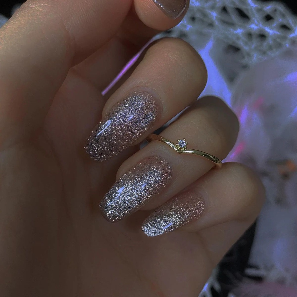 Cincin Lapis Emas 14K Bentuk V Aksen Berlian Kubik Zirkonia Untuk Pernikahan