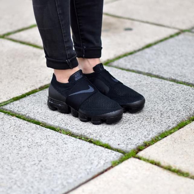 nike vapormax triple black moc