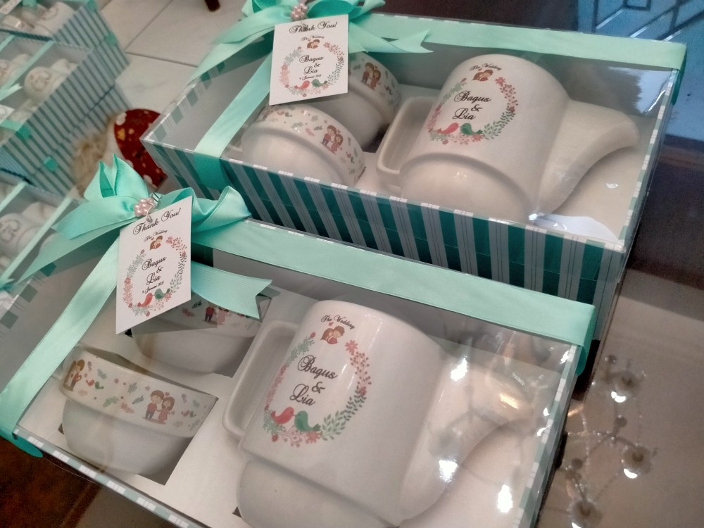 Minim 25pcs Souvenir One Month Hamper / Souvenir Teapot / Teko Susun 2 Cangkir (mika Hard Box)