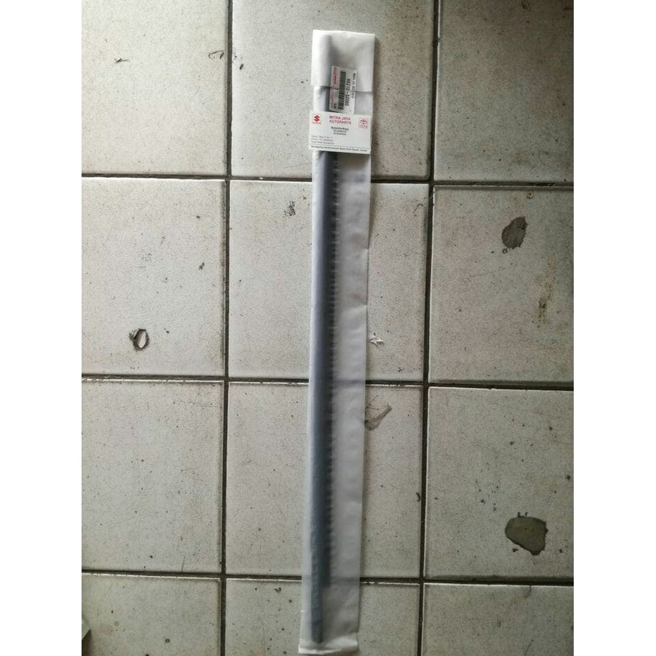 Pelipit/list kaca depan kiri Toyota Ist