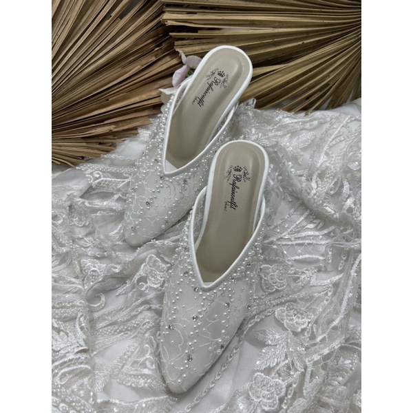 sepatu Rafaizoutfit model Yesika sepatu wedding putih 5cm kaca