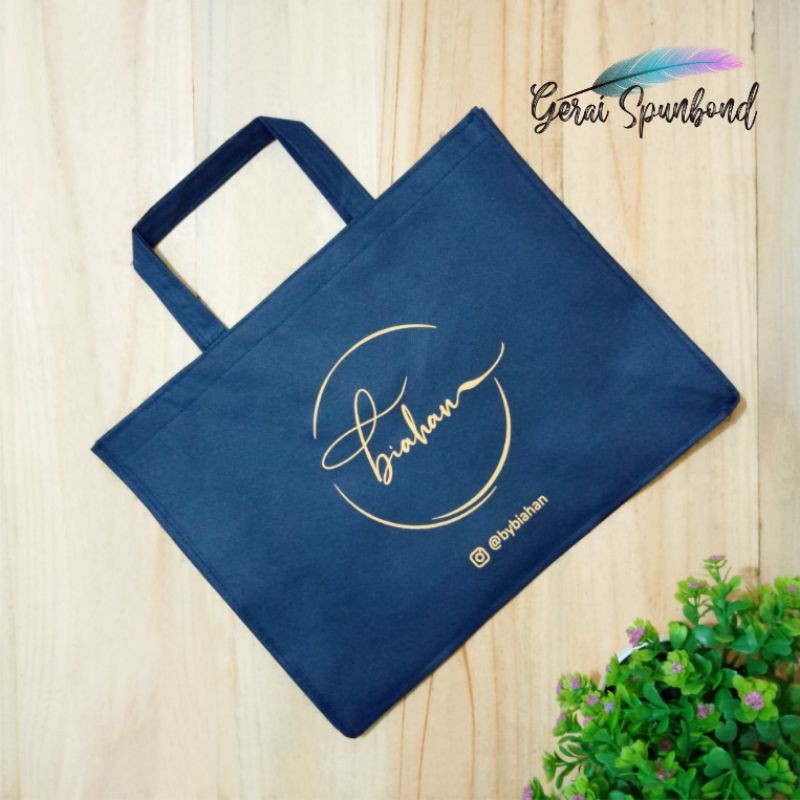 

Goodie Bag Spunbond Uk 50cm x 13cm x 36cm Landscape Besar Free Sablon