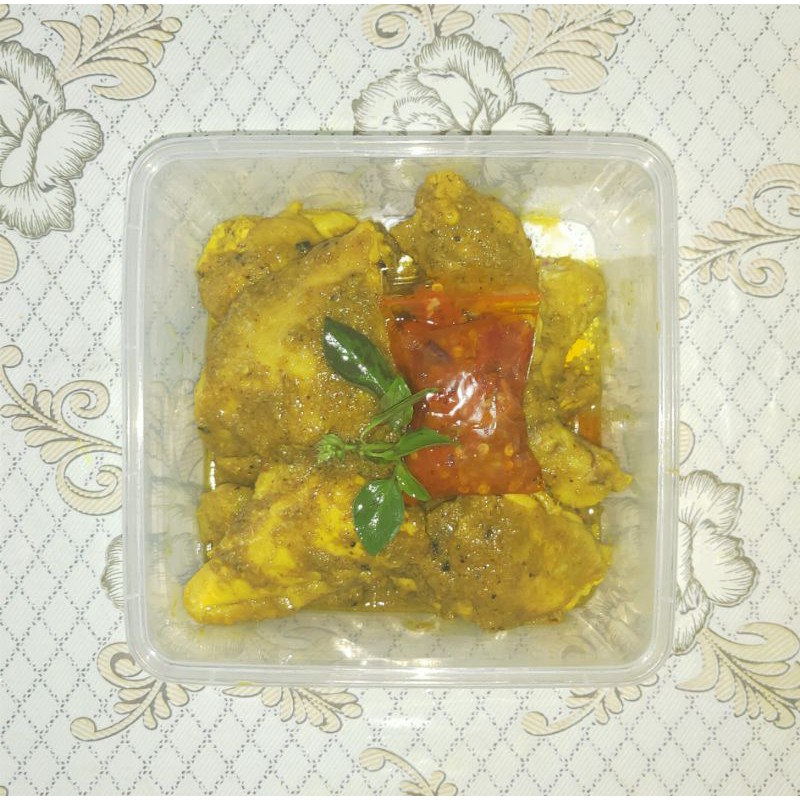 

Ayam ungkep bumbu kuning 1 ekor / 8 ptong