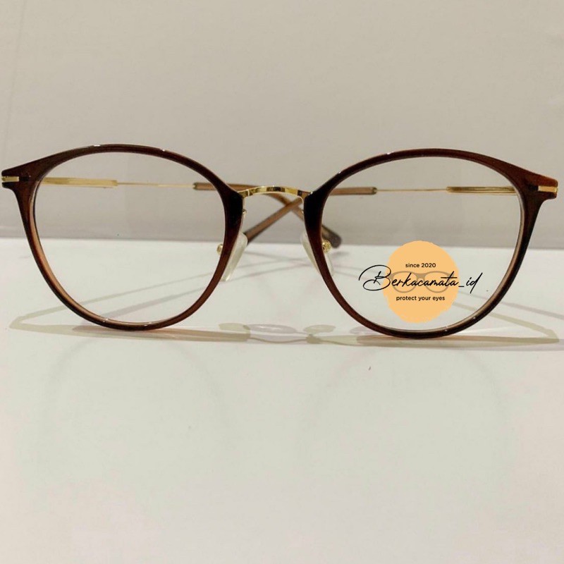 Frame 19019 - Berkacamata_id
