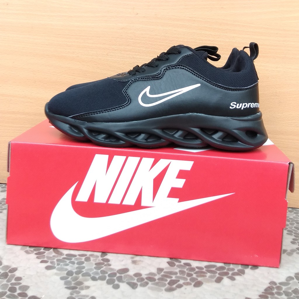 SEPATU NIKE121 SUPREME FULL BLACK SEPATU RUNNING MAN AND GIRLS SNEAKERS SEPATU SPORT