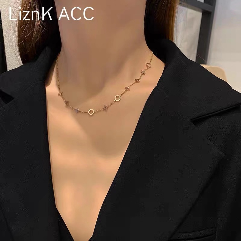 Kalung Rantai Liontin Alfabet Romawi Bahan Titanium Steel Aksen Zircon Gaya Vintage Untuk Wanita