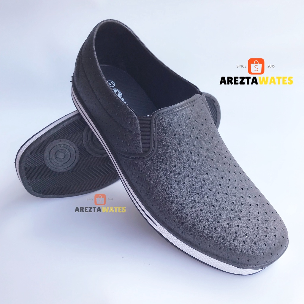 Sepatu fantofel karet pria Sankyo