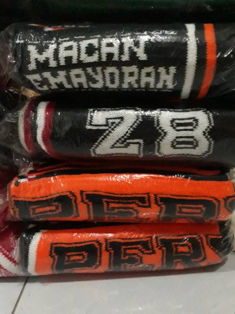 Syal rajut bola/persija min,order 10 pcs