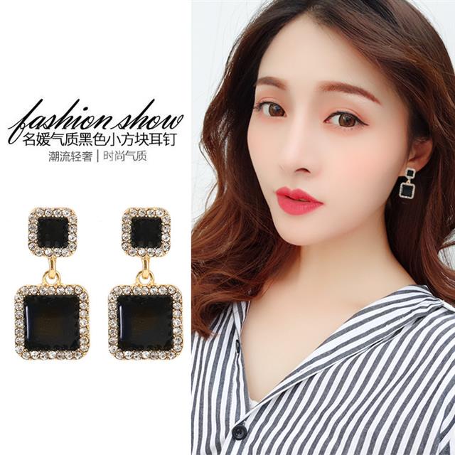 Hitam persegi kecil anting-anting wanita elegan Korea Dongdaemun sederhana earbud 2019 fashion baru