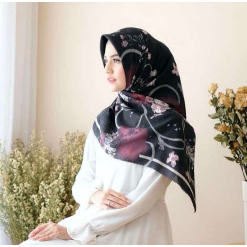 TERBARU  COD Hijab Segiempat Motif Bunga Hitam / hijab segi empat / Kerudung Deenay / hijab voal mot