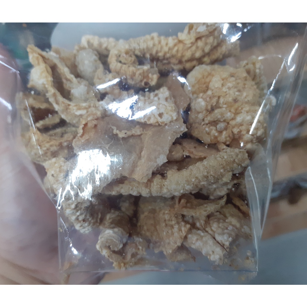 KRIPIK KULIT AYAM CRISPY DAN GURIH “TUNAS SARI” OLEH-OLEH KHAS BALI 65GR