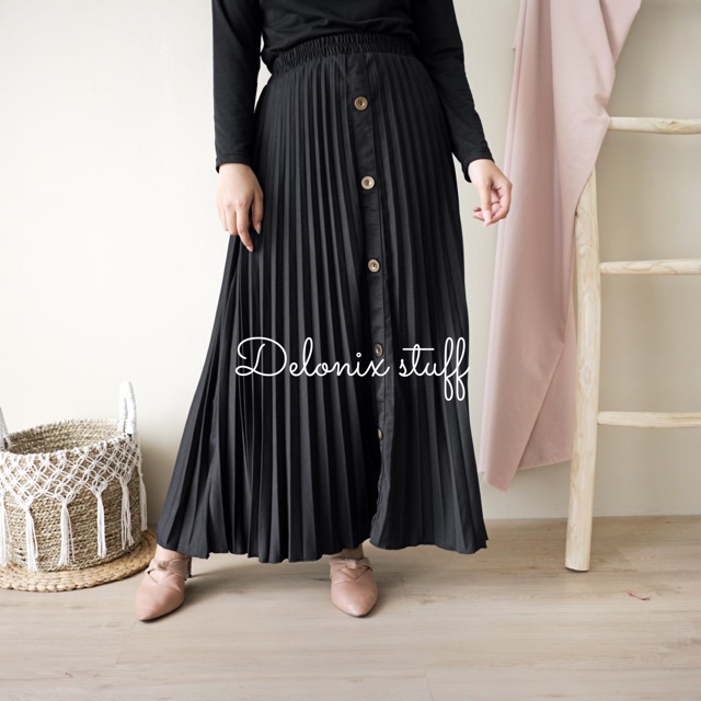 Button flare skirt