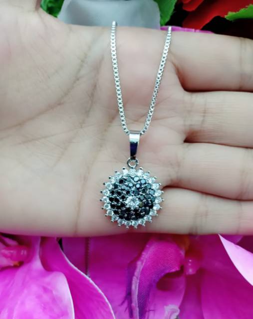 Kalung Dan Liontin Bunga mata hitam