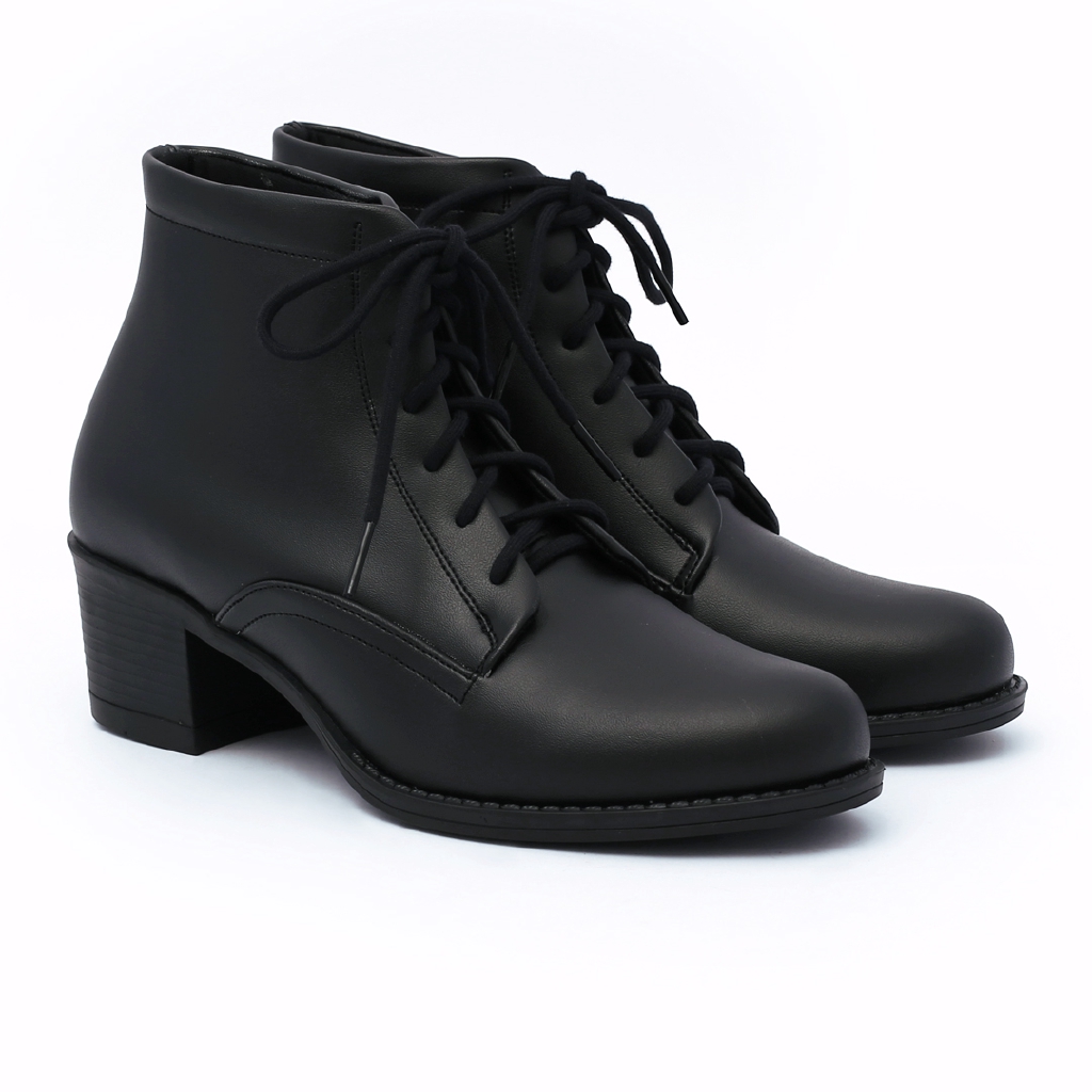 KHK by Khakikakiku Beverly Boots Black