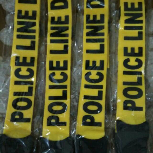 Sabuk strap gitar police line