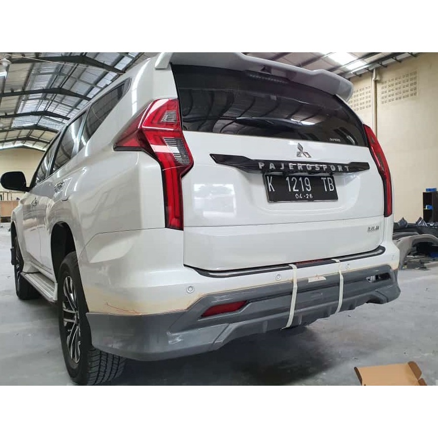 BODYKIT MURAH DEPAN BELAKANG PAJERO 2021 UP MODEL ORI HITAM