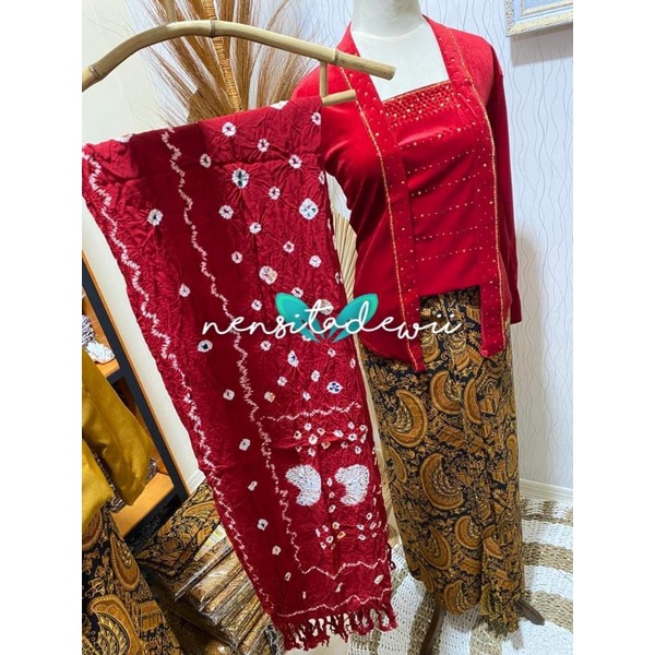 Set Kebaya Payet, Selendang + Jarik Wiru Instan / Kebaya Bludru Kutubaru