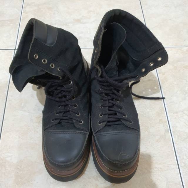 Preloved sepatu boots pria hitam (wayout)