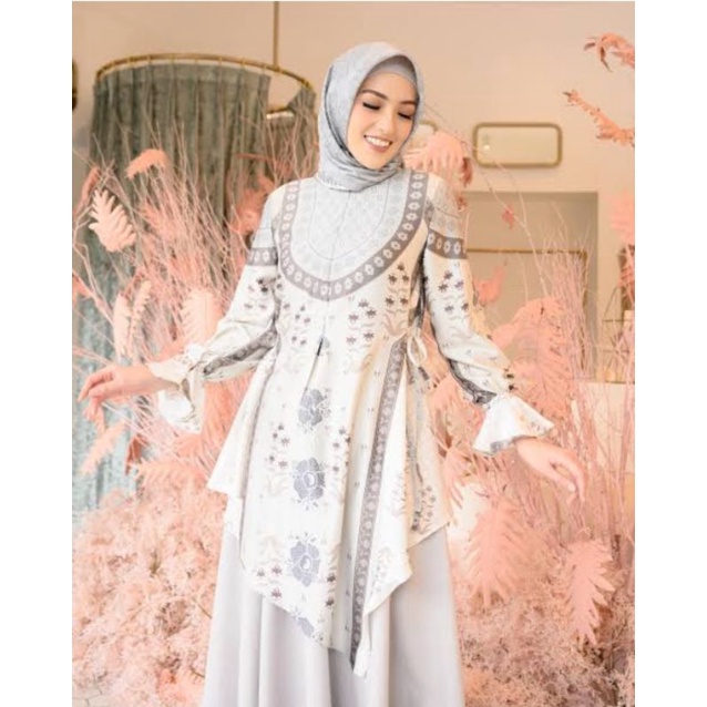 Wearing Klamby Rafflesia Blouse XS