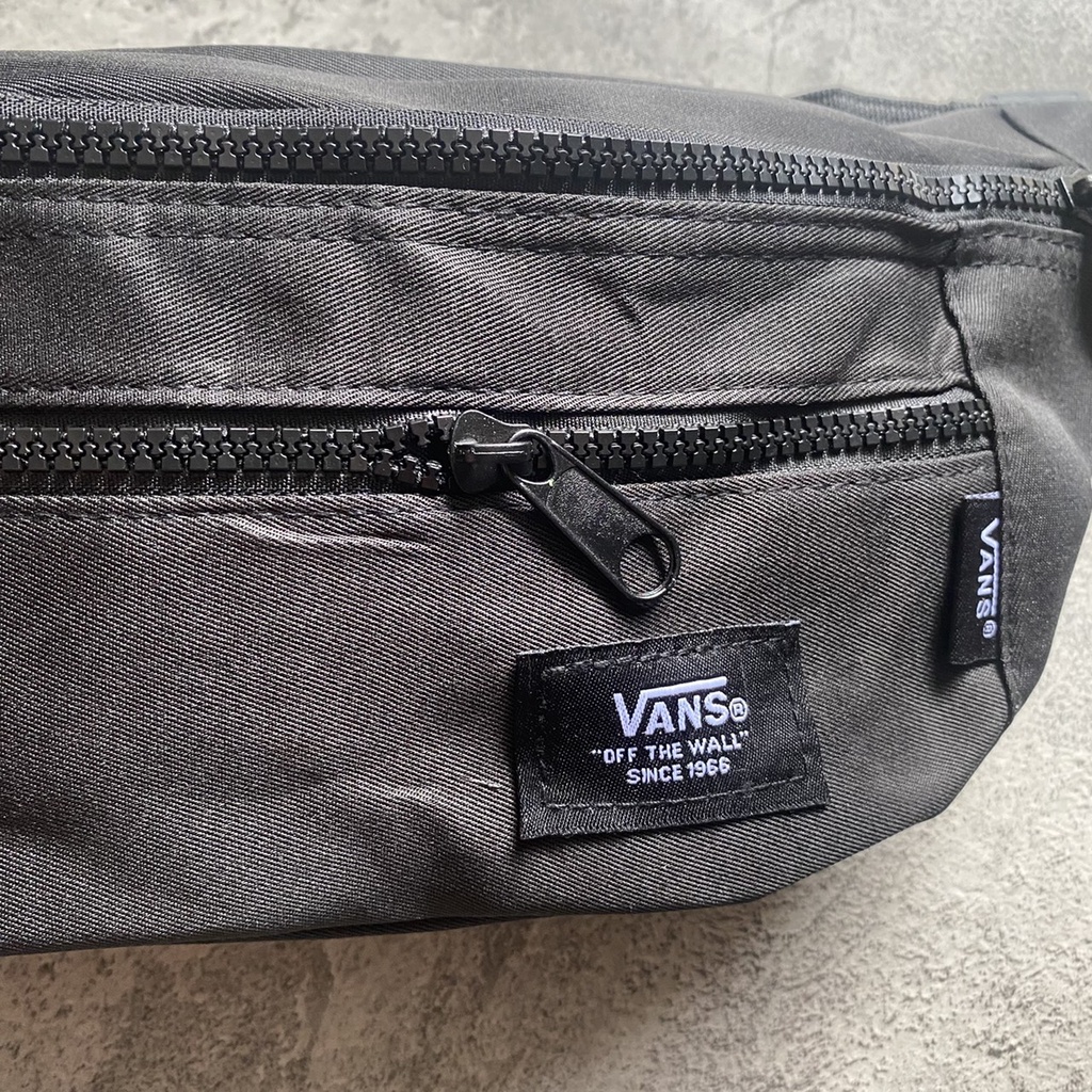 TAS PRIA WAISTBAG TAS SELEMPANG ALL BLACK VaN