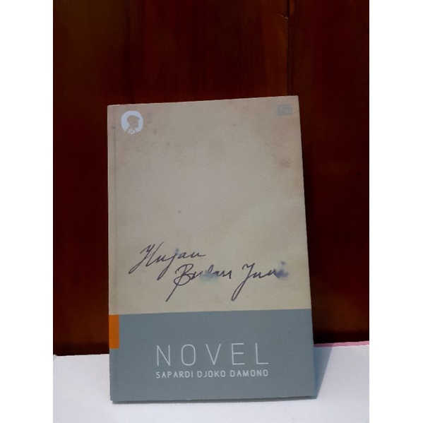 Preloved Novel Hujan Bulan Juni Original